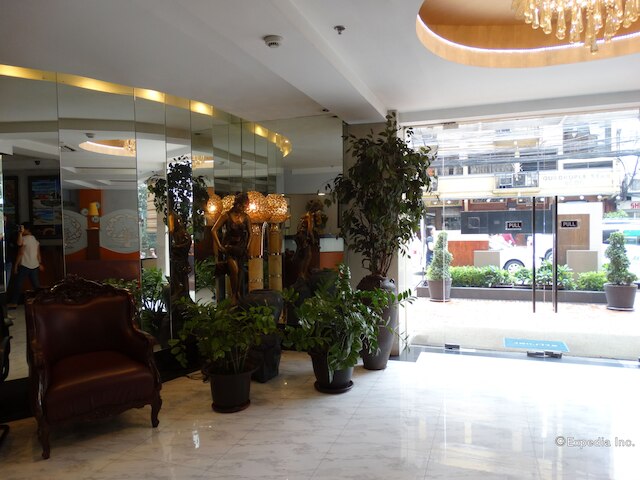 シルバー オーク スイート ホテル