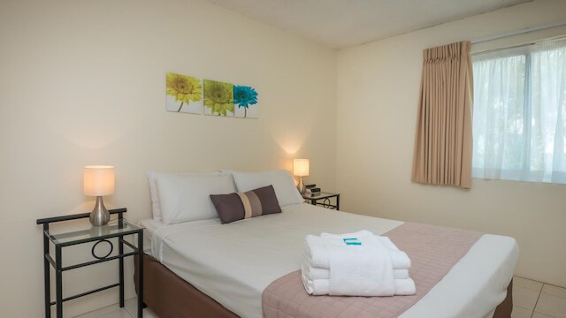 トリケット ガーデンズ ホリデー イン