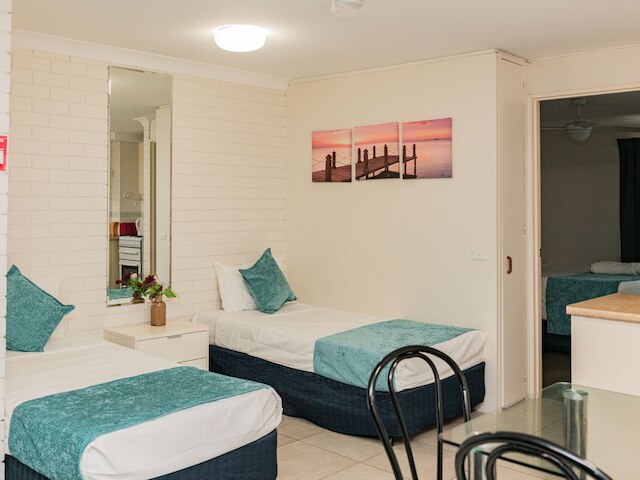 トリケット ガーデンズ ホリデー イン