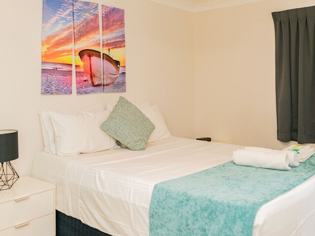 トリケット ガーデンズ ホリデー イン