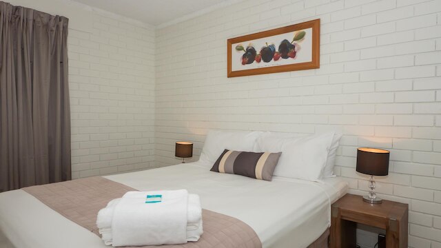 トリケット ガーデンズ ホリデー イン