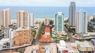 トリケット ガーデンズ ホリデー イン