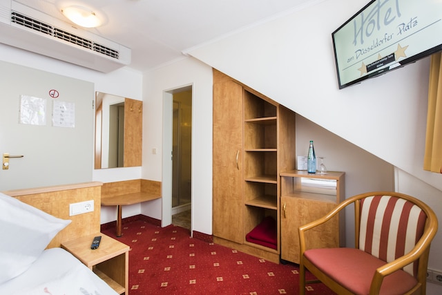 ホテル アム デュッセルドルファー プラッツ