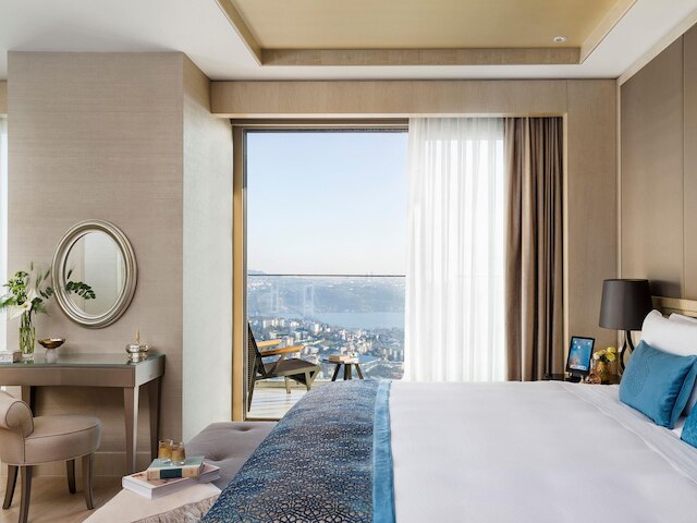 ラッフルズ イスタンブール