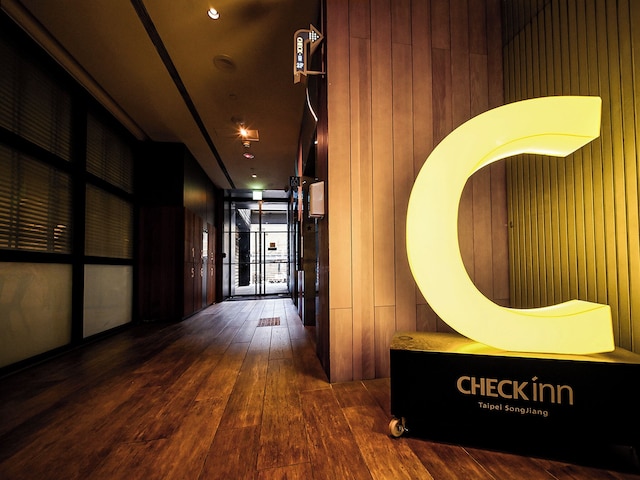 チェック イン 台北 ソンジャン (雀客旅館台北松江館)