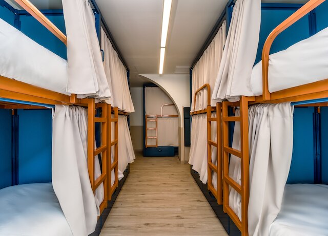 ラトループ ポブレノウ ビーチ