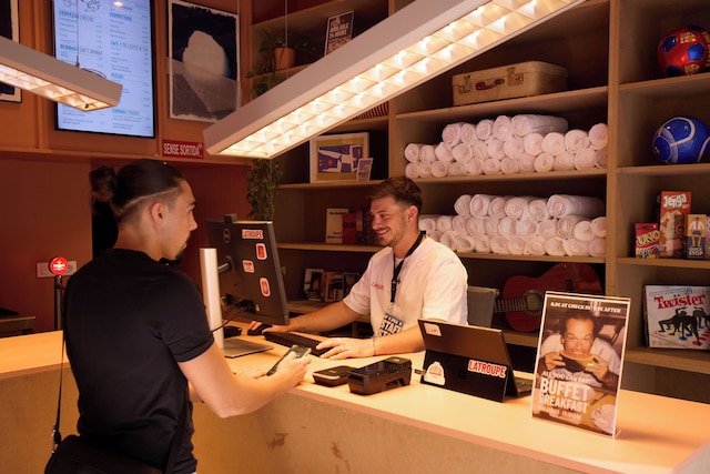 ラトループ ポブレノウ ビーチ