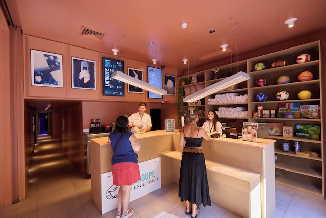 ラトループ ポブレノウ ビーチ