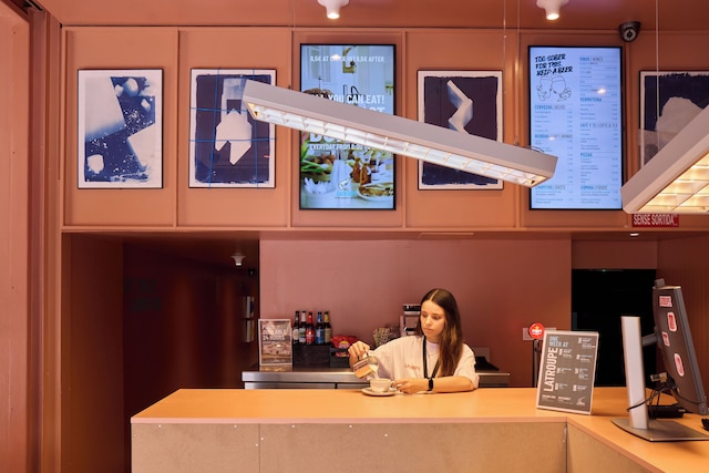 ラトループ ポブレノウ ビーチ