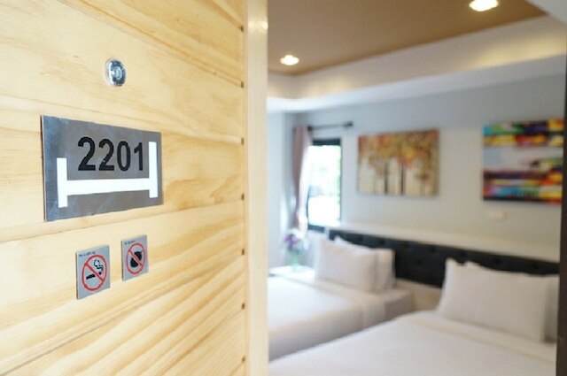 マ ノン ノント ホテル & アパートメント