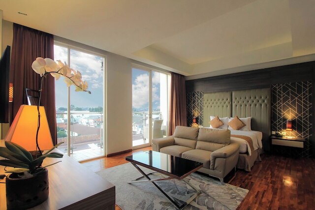 クリスタル ロータス ホテル ジョグジャカルタ