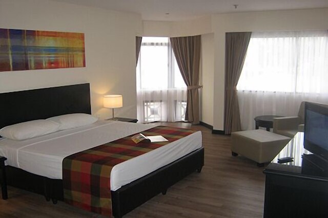 グランド ドーマニ ラジャ コート ホテル