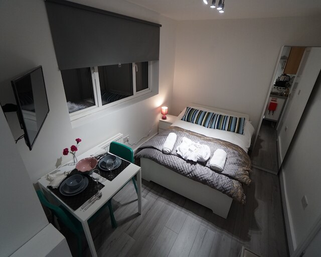 ロンドン クイーンズ アパートメンツ