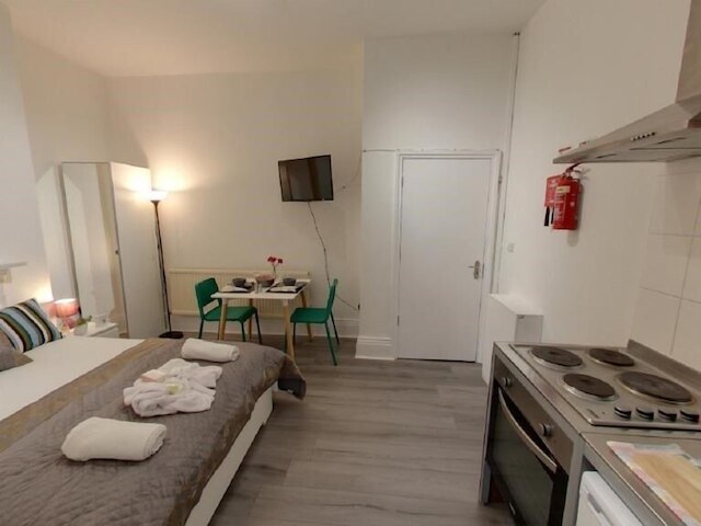 ロンドン クイーンズ アパートメンツ