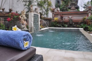 ニックズ ホームズテイ