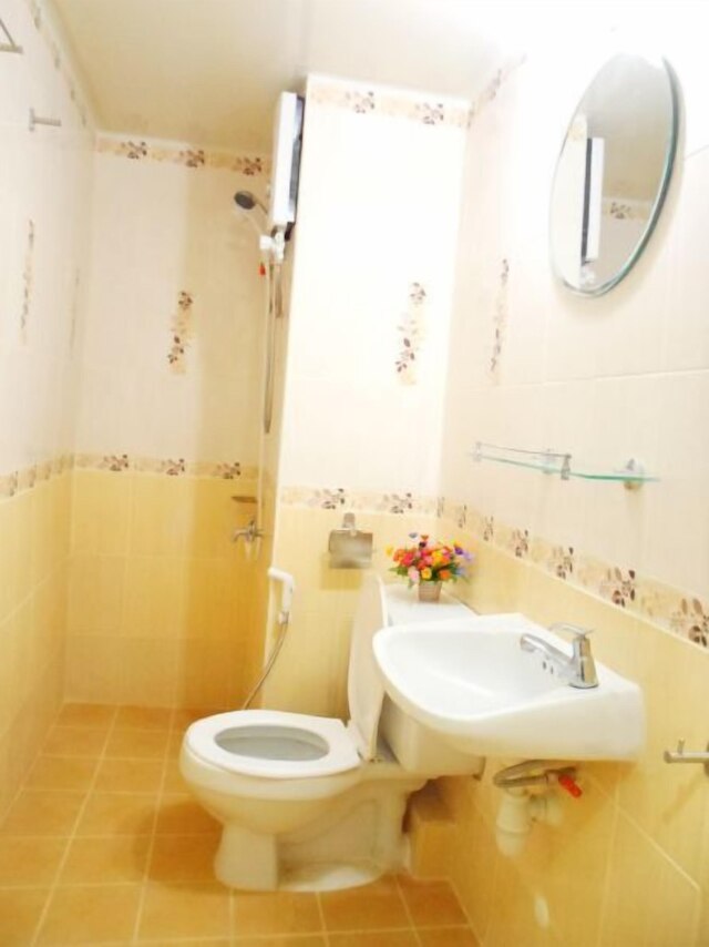 デラックス アット ポピュラー コンド