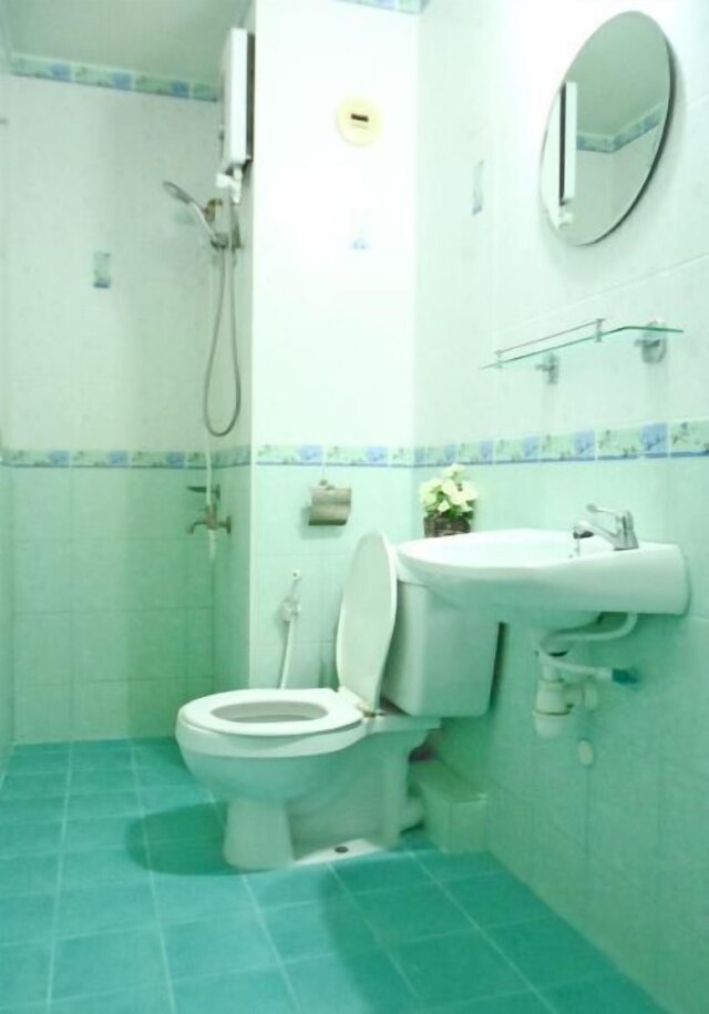 デラックス アット ポピュラー コンド