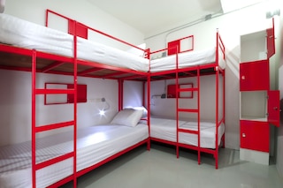 ジェリービーン イジ ホステル サトーン