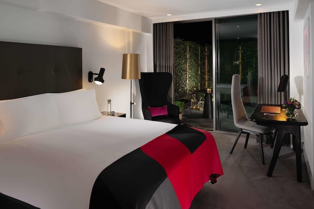 シー コンテナーズ ロンドン