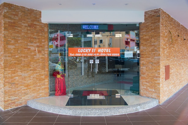 ラッキー 11 ホテル