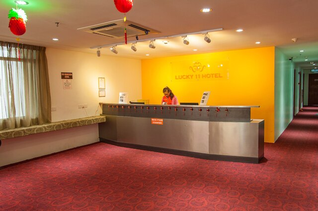 ラッキー 11 ホテル