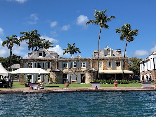 コッパー・アンド・ランバー・ストア・ホテル