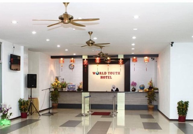 ワールド ユース ホテル