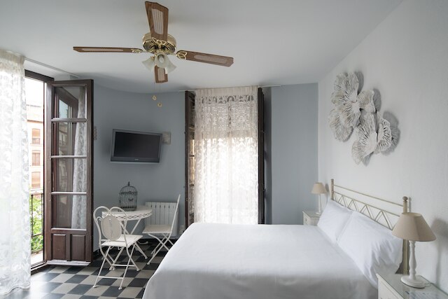 ペンション ヴェネシア ゴメレス