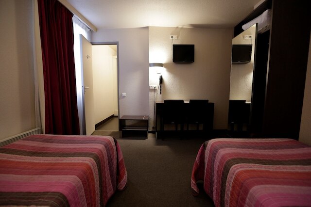 オテル オー プティ カポラル