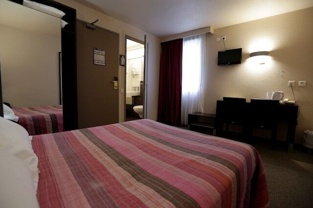 オテル オー プティ カポラル