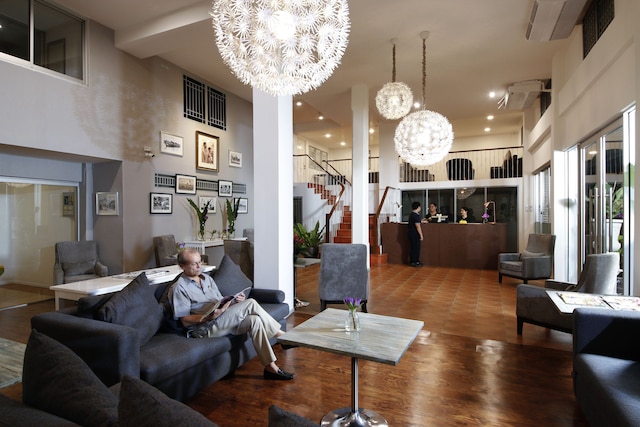 ラチャダムノーン レジデンス