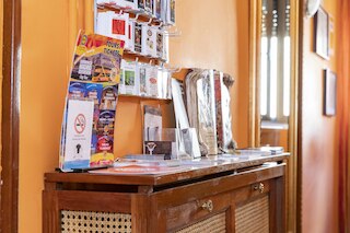 ホスタル ローバー