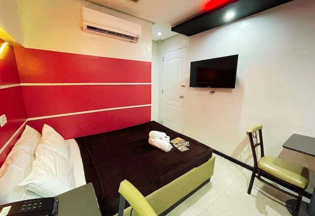 ホテル 99 クバオ ケソン シティ