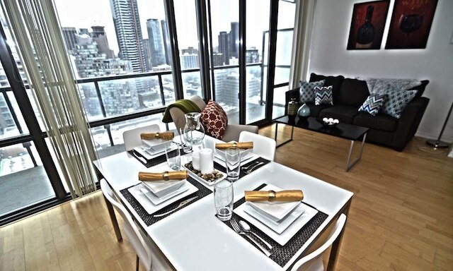 トロント エスケープ - ザ ルビー ピンク スイート