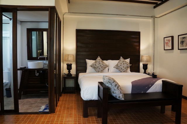 カンパエン・ンガム ホテル