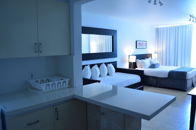 ニュー ポイント マイアミ ビーチ アパートメンツ