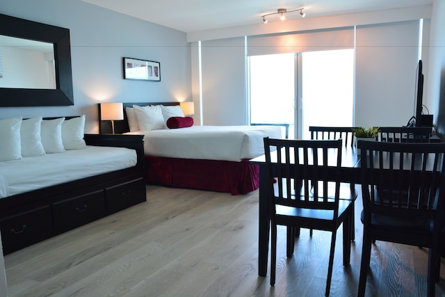 ニュー ポイント マイアミ ビーチ アパートメンツ