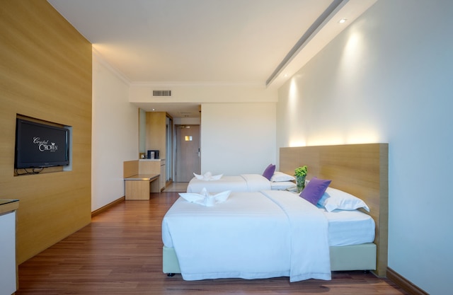 クリスタル クラウンホテル ぺタリン ジャヤ