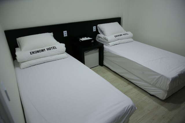 エコノミー ホテル グミ