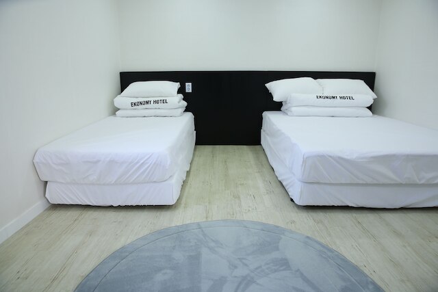 エコノミー ホテル グミ