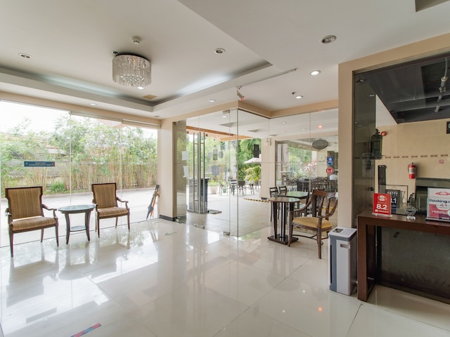 メイン ホテル & スイーツ