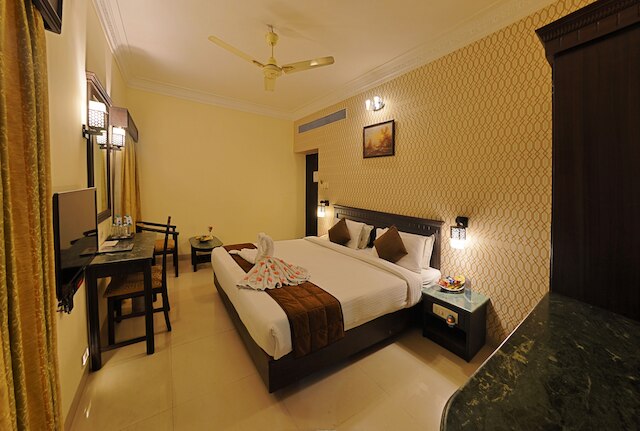 AMS ラジ パレス スンダル