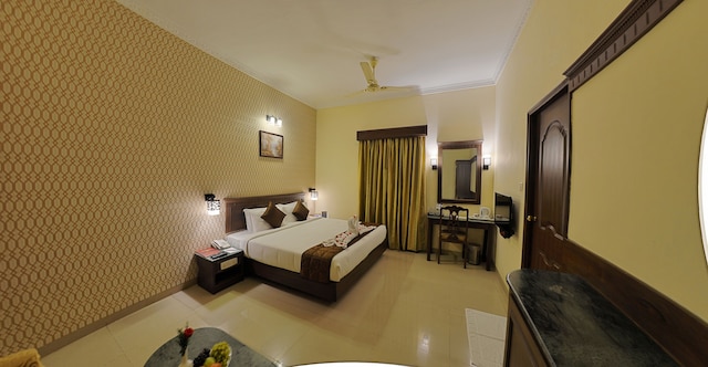 AMS ラジ パレス スンダル