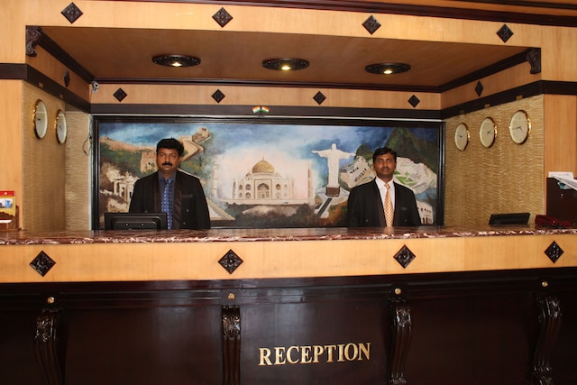 AMS ラジ パレス スンダル