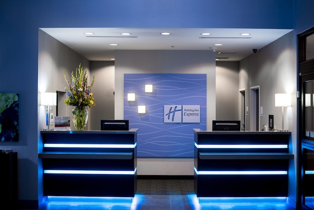 ホリデイ イン エクスプレス & スイーツ オクラホマシティ ダウンタウン - ブリックタウン by IHG