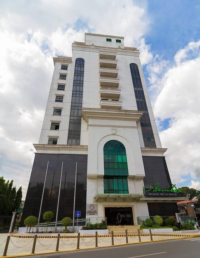 ホテル ベニルデ メゾン デ ラ サレ