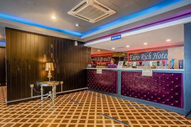 ユーロ リッチ ホテル メラカ