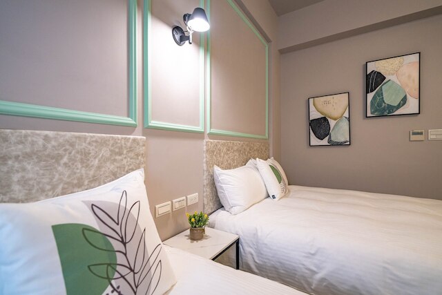 Otis Inn (Certificate No.: 2531, 2541, 2555, 2556)