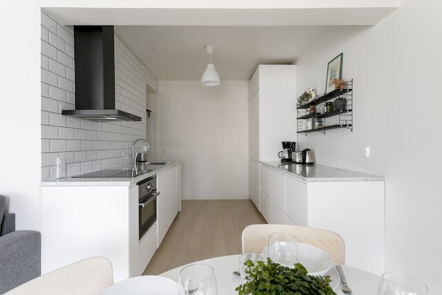 2ndhomes モダンな1BR アパート w バルコニー