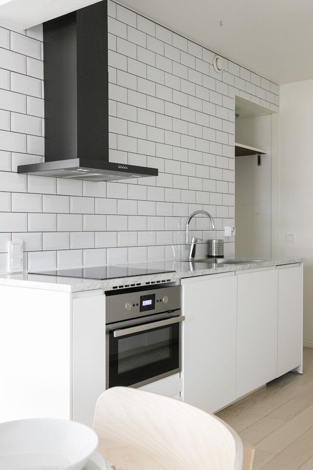 2ndhomes モダンな1BR アパート w バルコニー